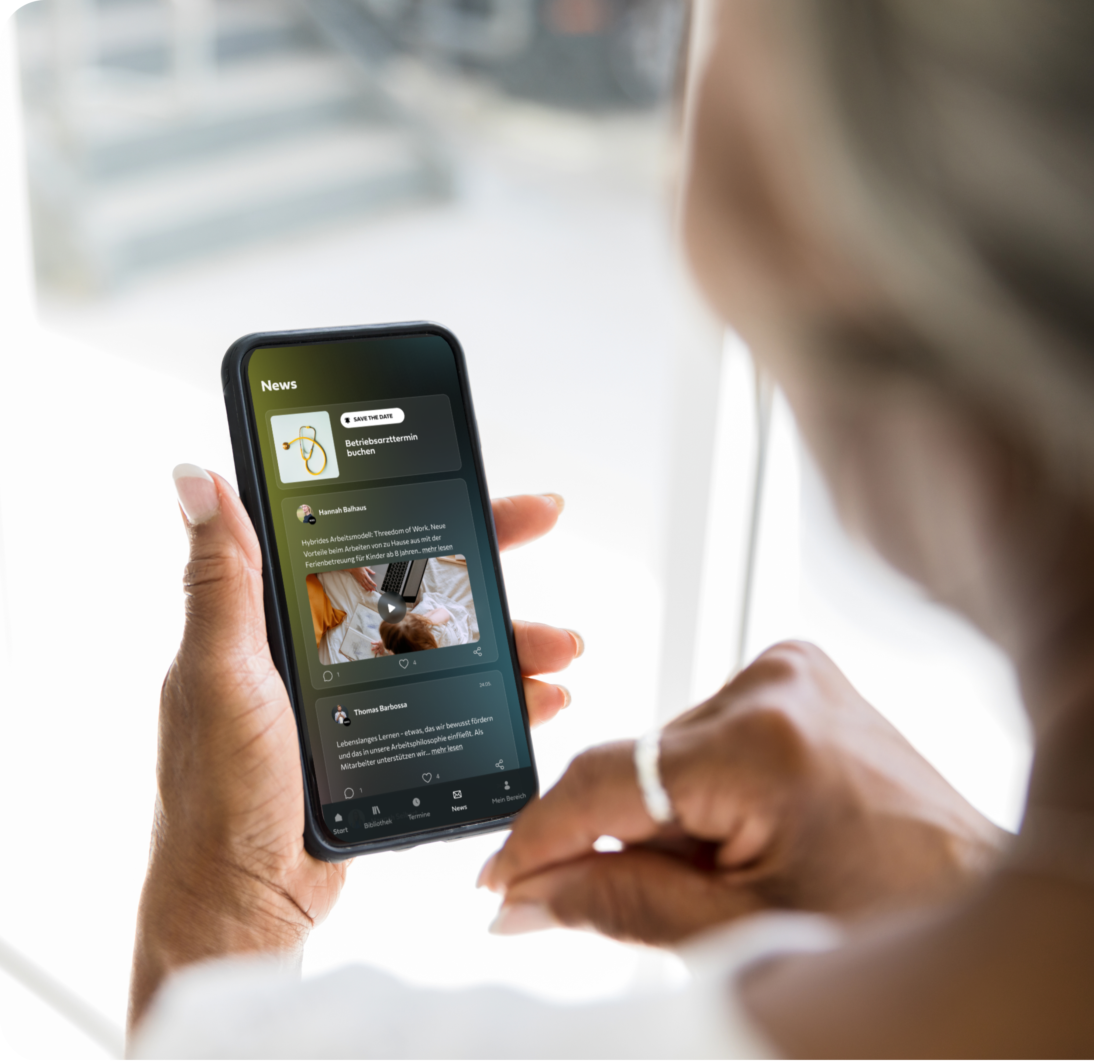 A woman reading the internal company newsfeed in the Mindance app